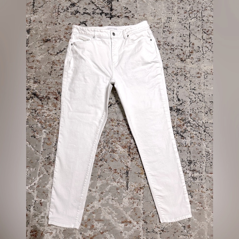 LOFT curvy skinny size 10/30 high rise white jeans